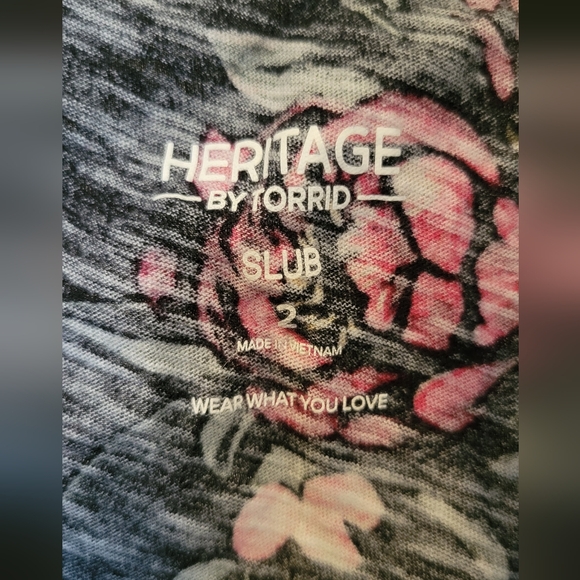 Torrid Floral V-Neck Women's Top - Picture 3 of 5